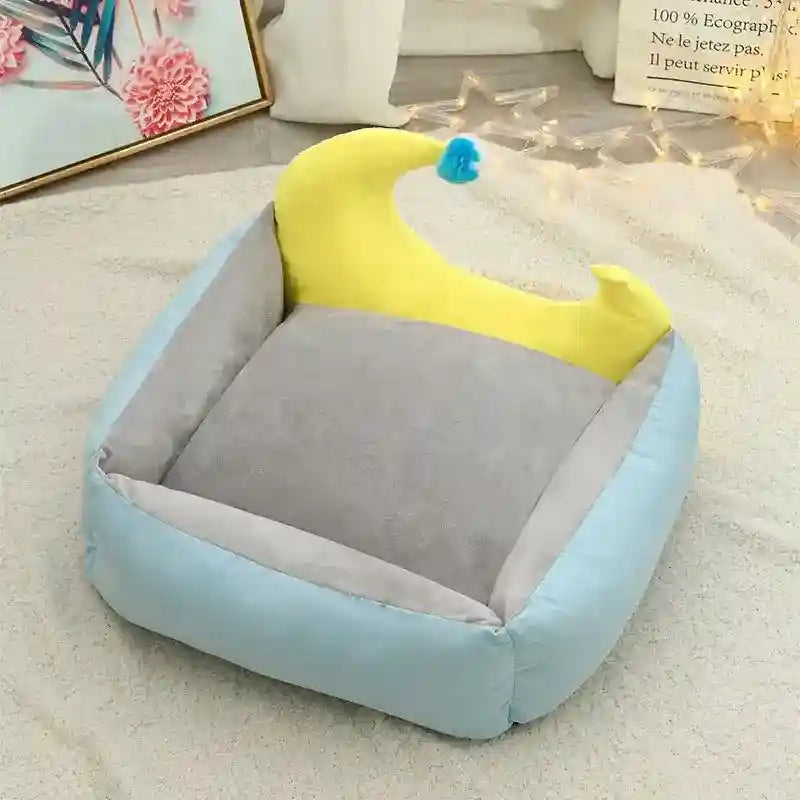 Cuccia per Cani e Gatti "Moon" a Forma di Luna con Sponda e Pon Pon by Dog Moda