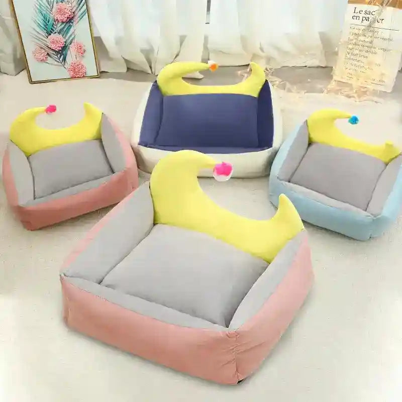Cuccia per Cani e Gatti "Moon" a Forma di Luna con Sponda e Pon Pon by Dog Moda