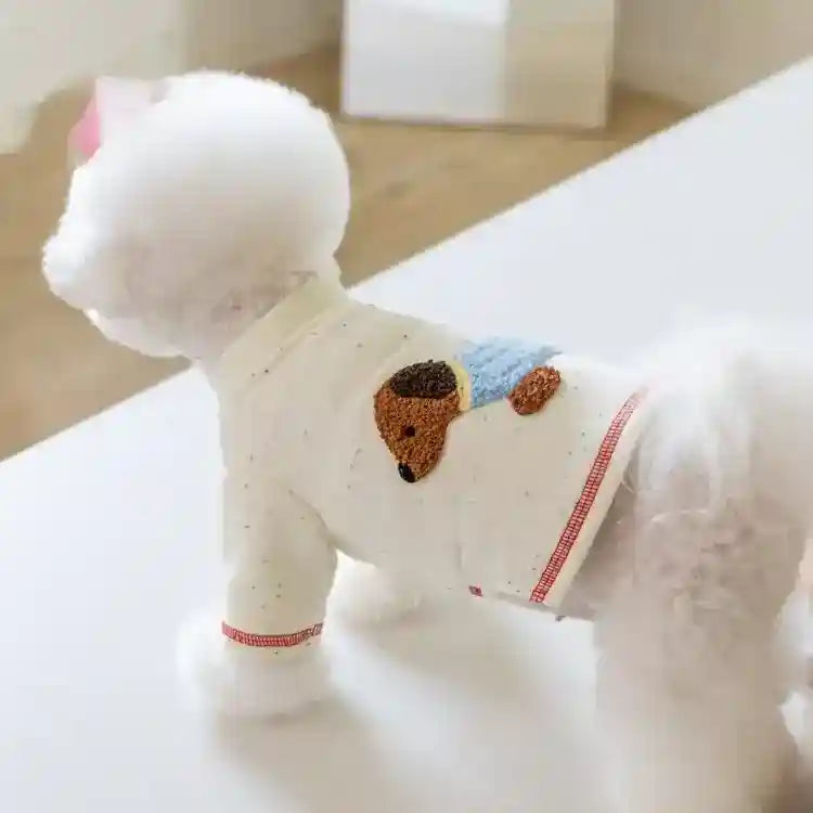 Dettaglio ricamo cagnolino su maglia "Nicla".