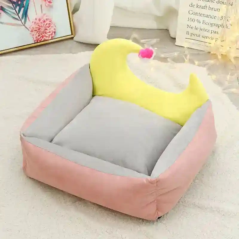 Cuccia per Cani e Gatti "Moon" a Forma di Luna con Sponda e Pon Pon by Dog Moda