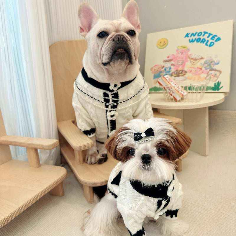 Maglioncino per Cani con Bottoni a Fiore – Stile Ricamato in Bianco e Nero by Dog Moda