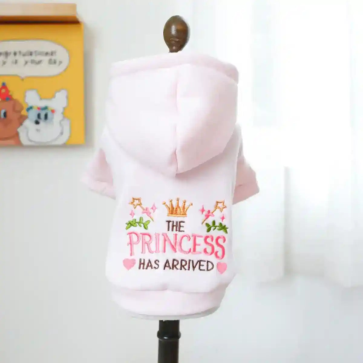Felpa per Cani Rosa "The Princess Has Arrived" con Cappuccio e Ricami by Dog Moda