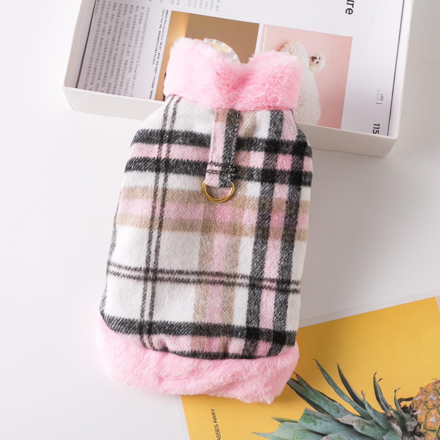 Cappotto per cani Coocon rosa con fantasia tartan e anello pettorina