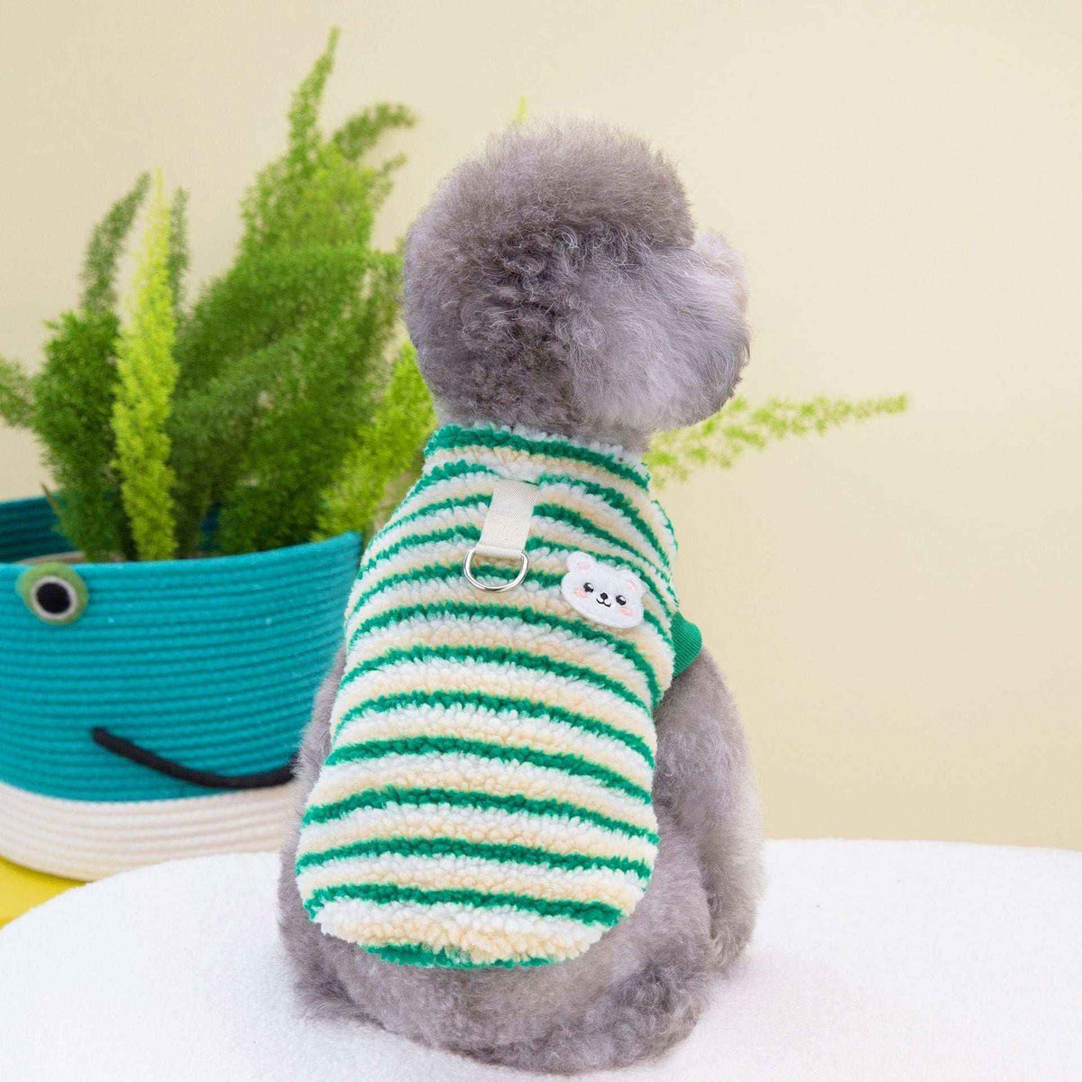 Maglia per cani a righe "Rainbow" con anello pettorina e ricamo orsetto by Dog Moda
