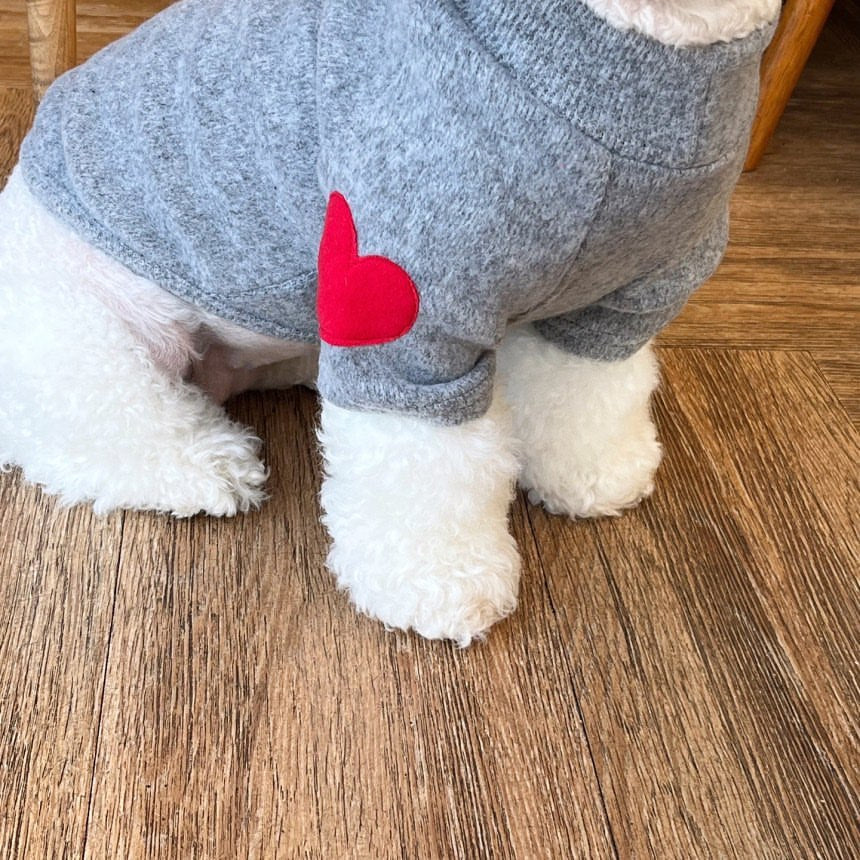 Maglia per Cani "Lyla" – Stile e Comfort con Cuoricino sulla Manica