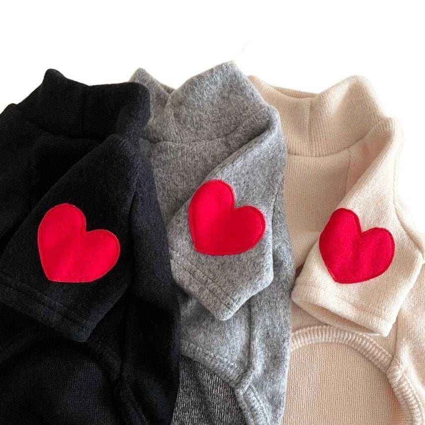 Maglia per Cani "Lyla" – Stile e Comfort con Cuoricino sulla Manica by Dog Moda