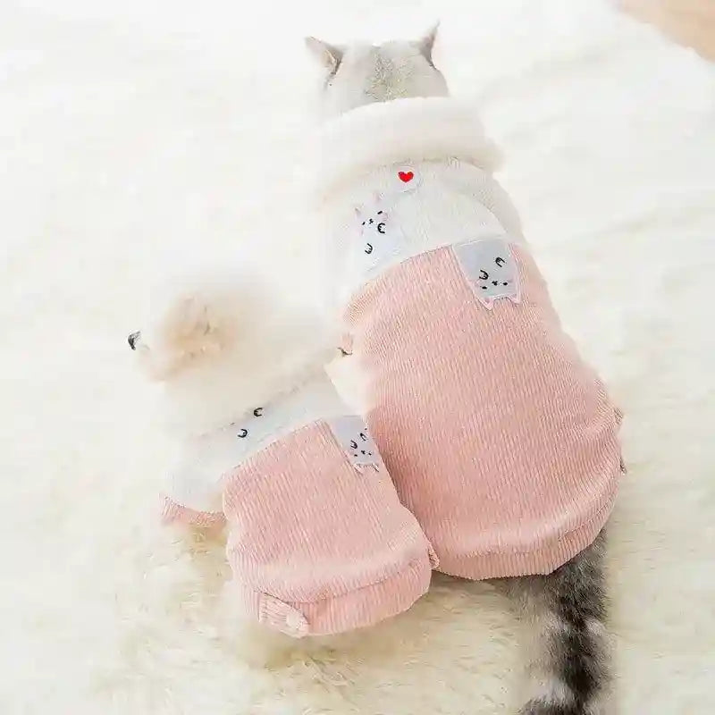 Cappottino in Velluto a Coste Smanicato Modello "Pink" – Con Stampa di Gattini Amorevoli - Dog Moda