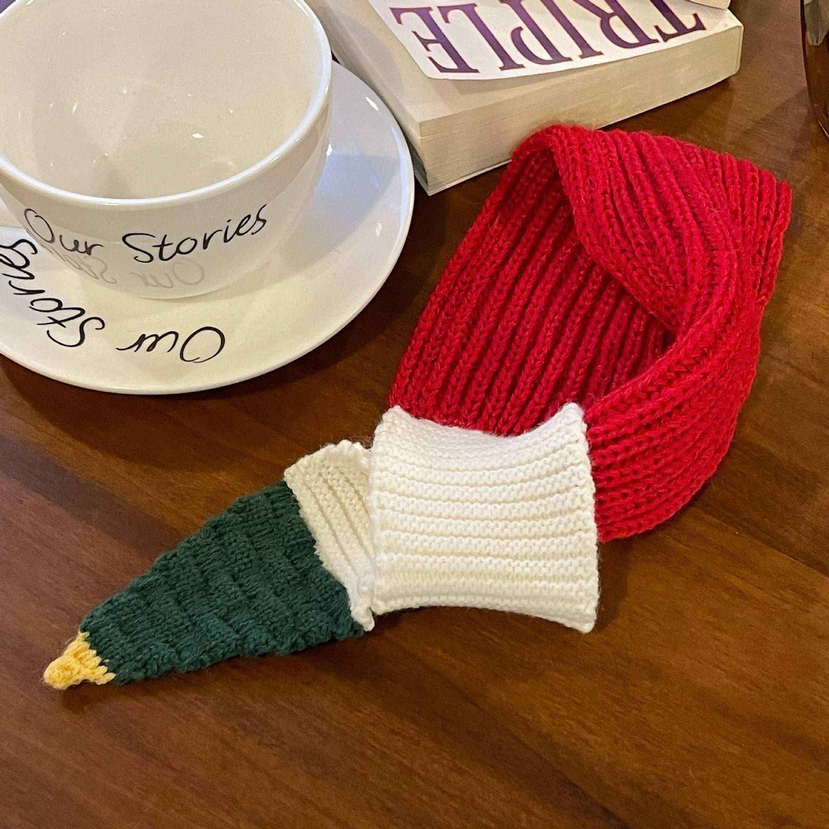 Maglione Rosso per Cani con Ricamo Natalizio e Pon Pon Bianco by Dog Moda