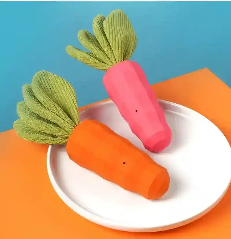 Gioco masticabile per cani carota con fischietto e ciuffo in tessuto - Dog Moda