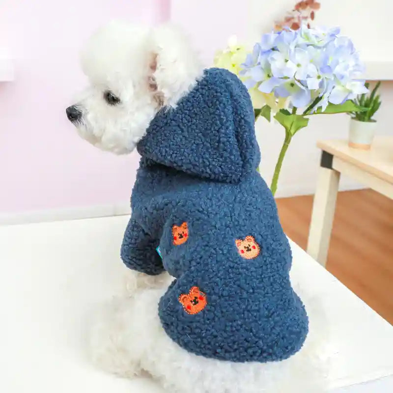 犬用フリースコート 刺繍入りクマ - 暖かくて柔らかい