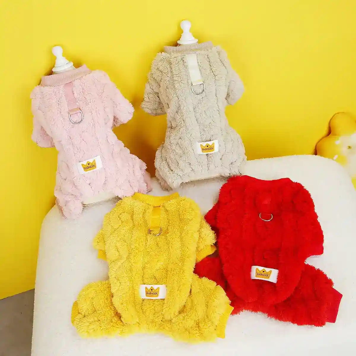 ダダグー犬用フリースつなぎ - リード付き4足パジャマ