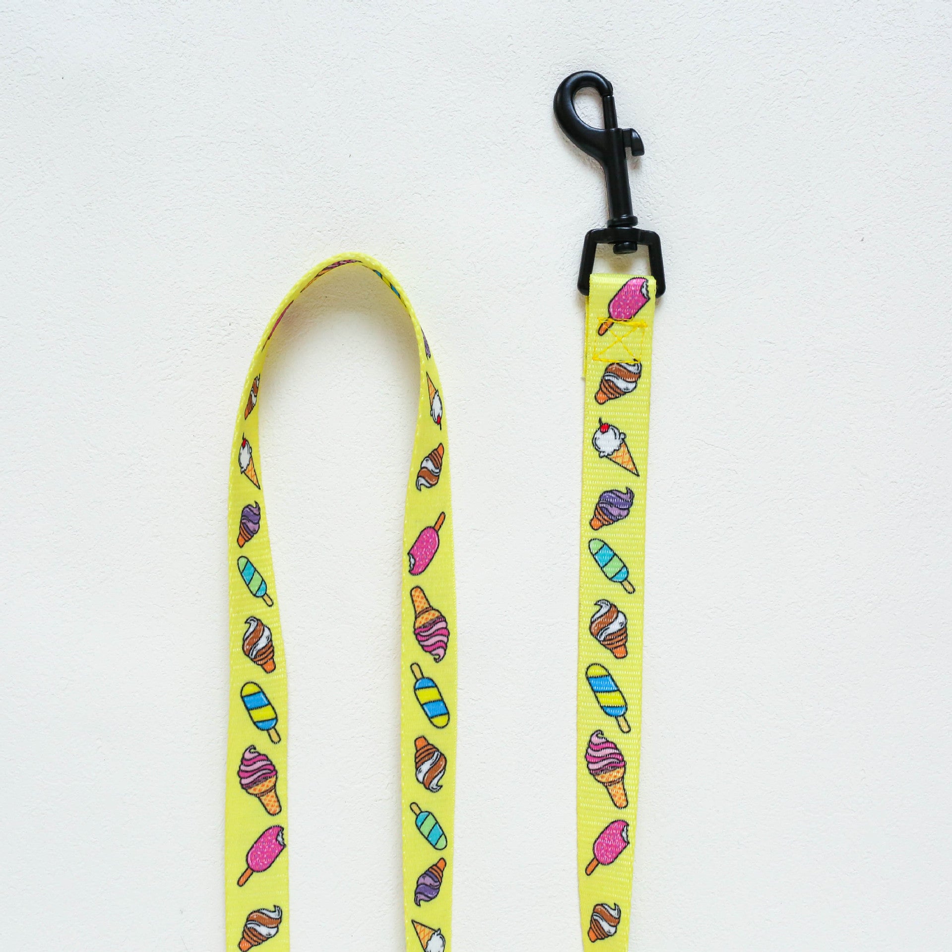 Harness and leash with unique "NicNic" patterns