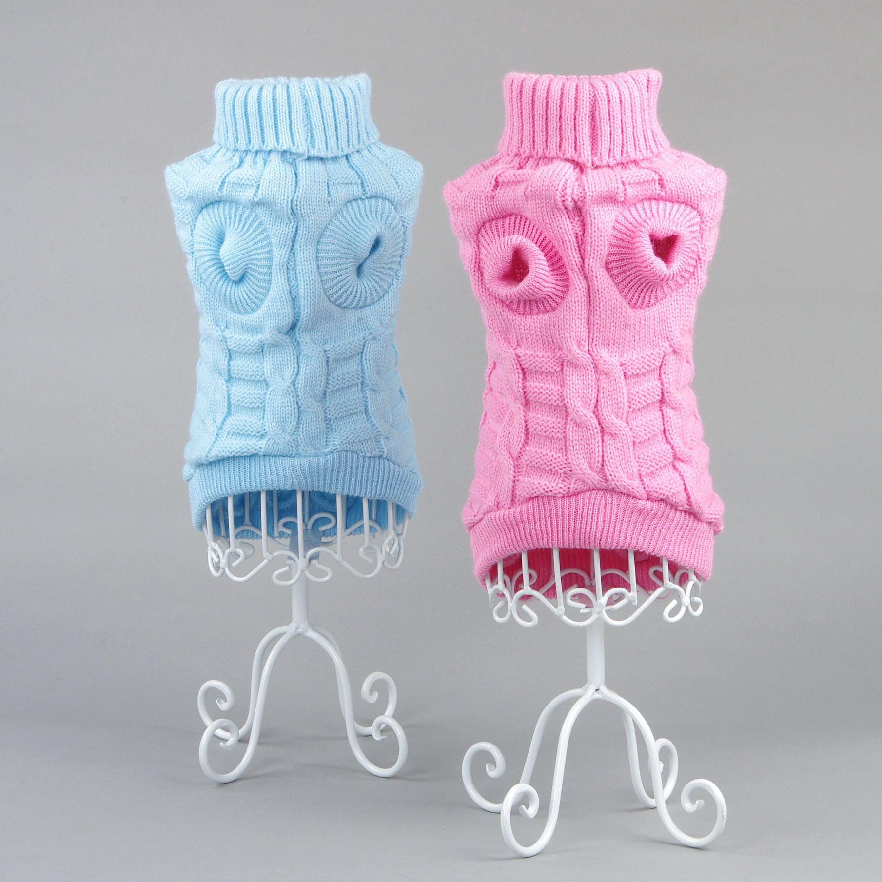 Solid color dog sweater with "Fior di latte" embossed pattern