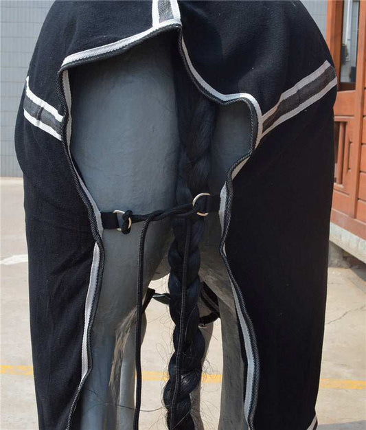 Cappotto Impermeabile per Cavalli – Protezione Totale e Comfort in Ogni Stagione