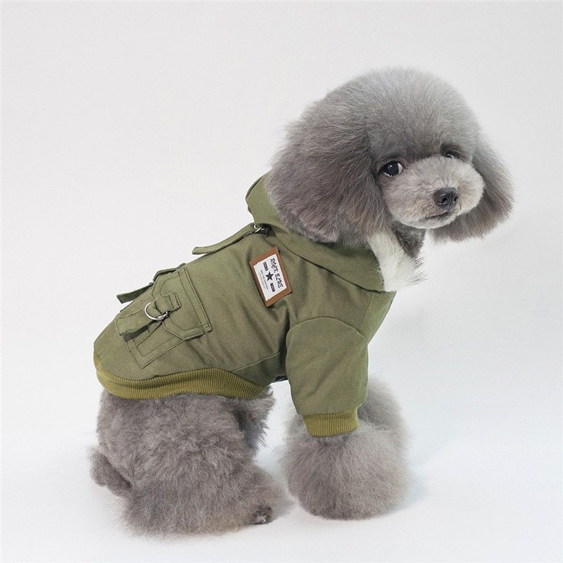 Cappotto per cani con cappuccio in pelliccia antivento