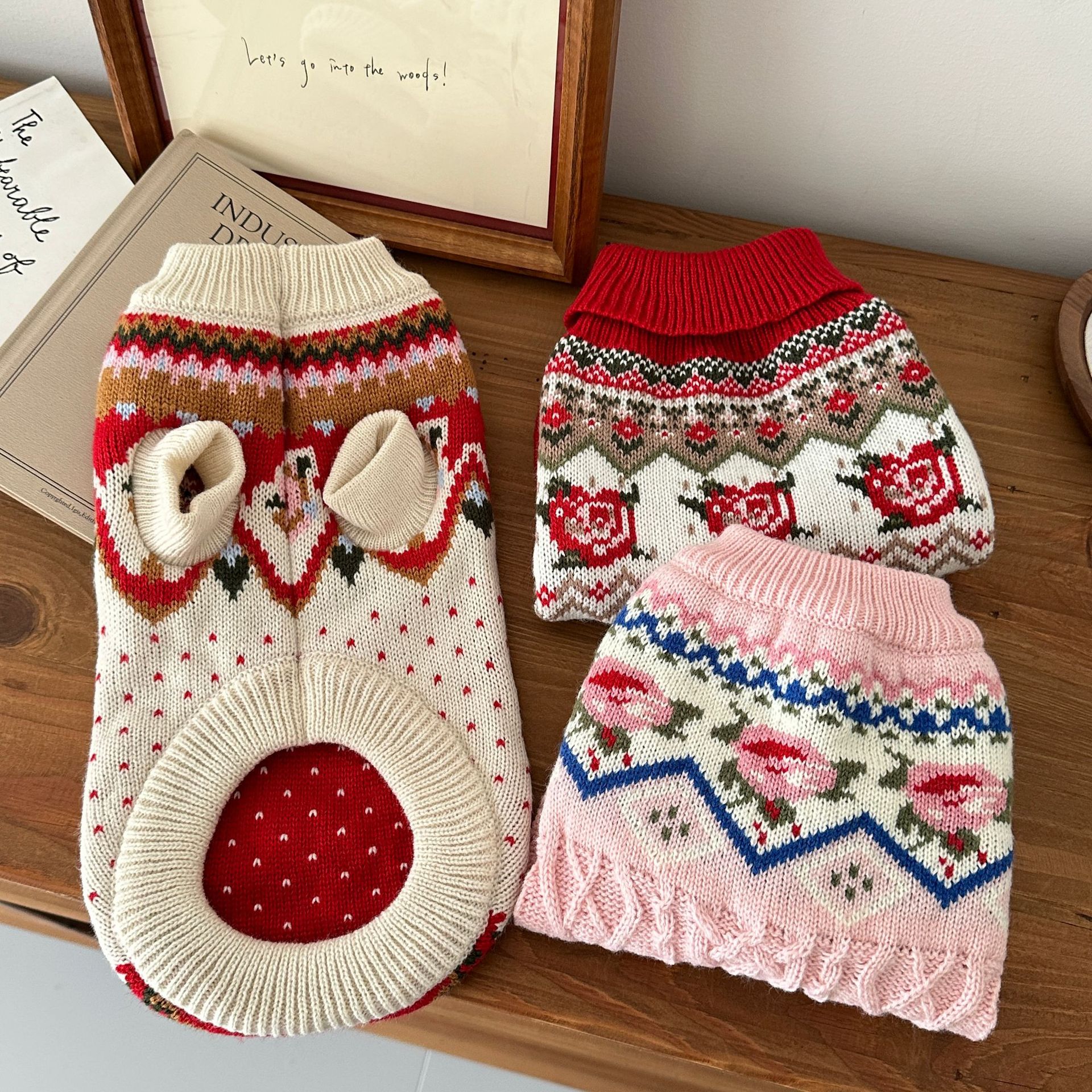 Hund- och katttröja med blomsterbroderier - Mjuk akryl