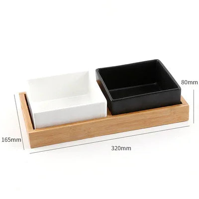 Fyrkantig keramisk hundskål med upphöjd träbas