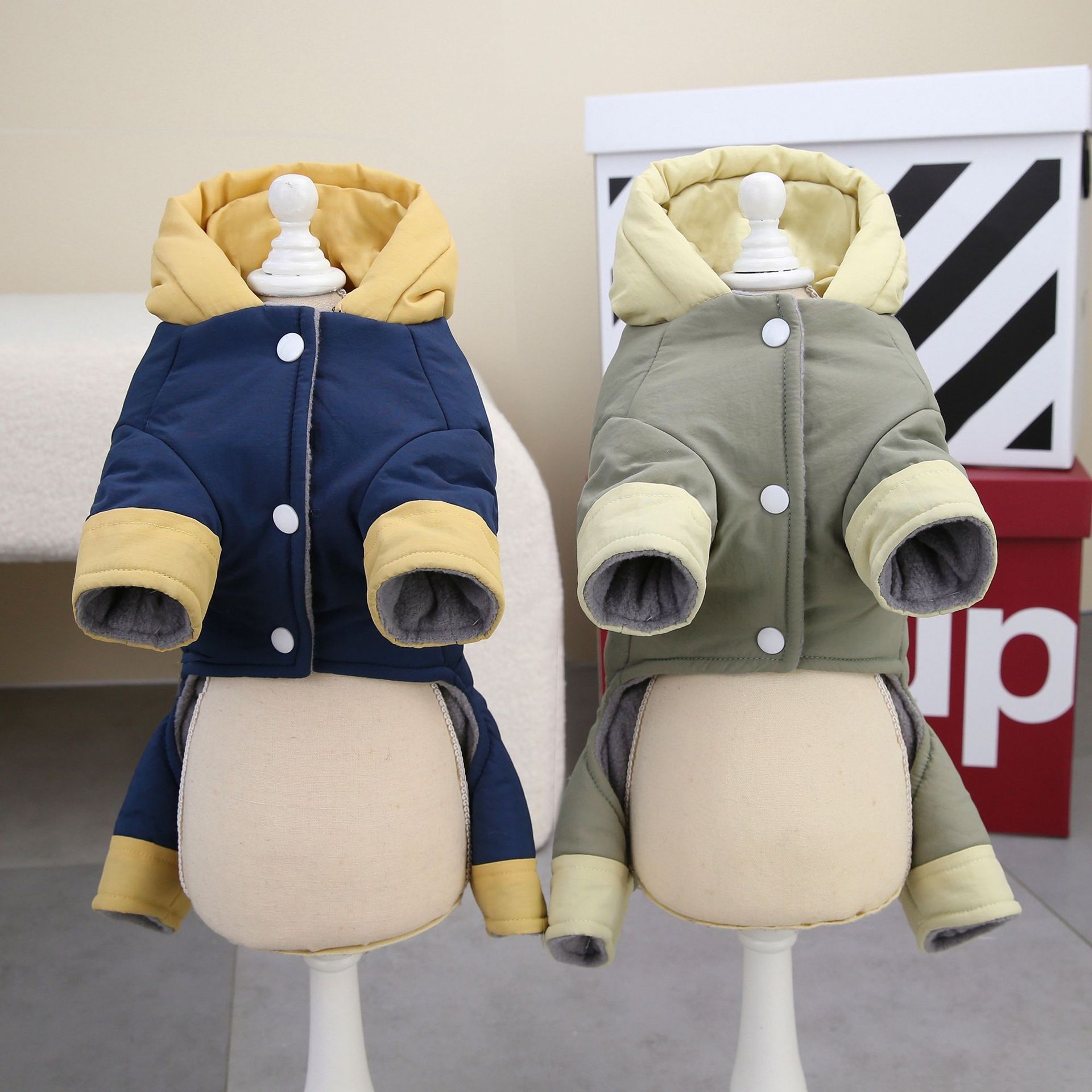 "Dadagou" Dog Fleece Coat with Hood and Button Closure ❄️