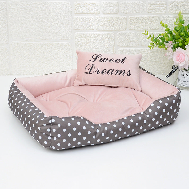 Hundebett „Sweet Dreams“ mit doppelseitigem Kissen und Punktemuster