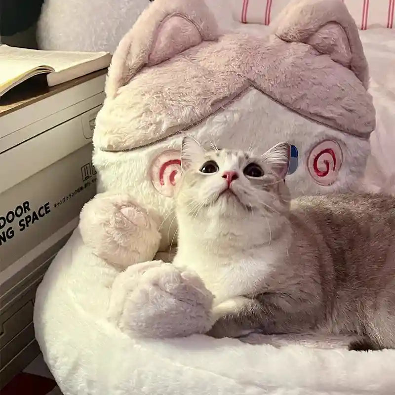 Katzenhaus mit verschiedenen Themen – Baum, Sofa und Kätzchen