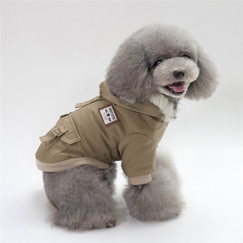 Cappotto per cani con cappuccio in pelliccia antivento