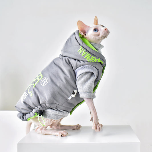 Cappotto per gatti Sphynx "Super Maniac" in colore Space Grey e Meteorite Black, con cappuccio impermeabile e scritta sul dorso.