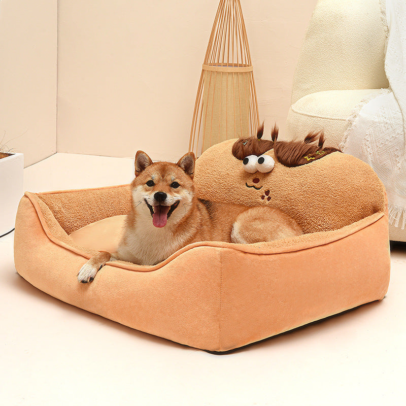 Cuccia per cani "Joker" rettangolare lavabile, fondo antiscivolo, sponda alta con occhietti decorativi.