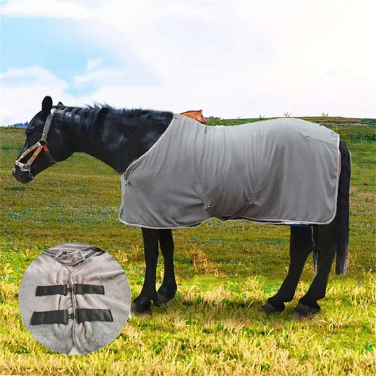 Fleece Cape for Horses – Warm, Protective and Anti-Fly