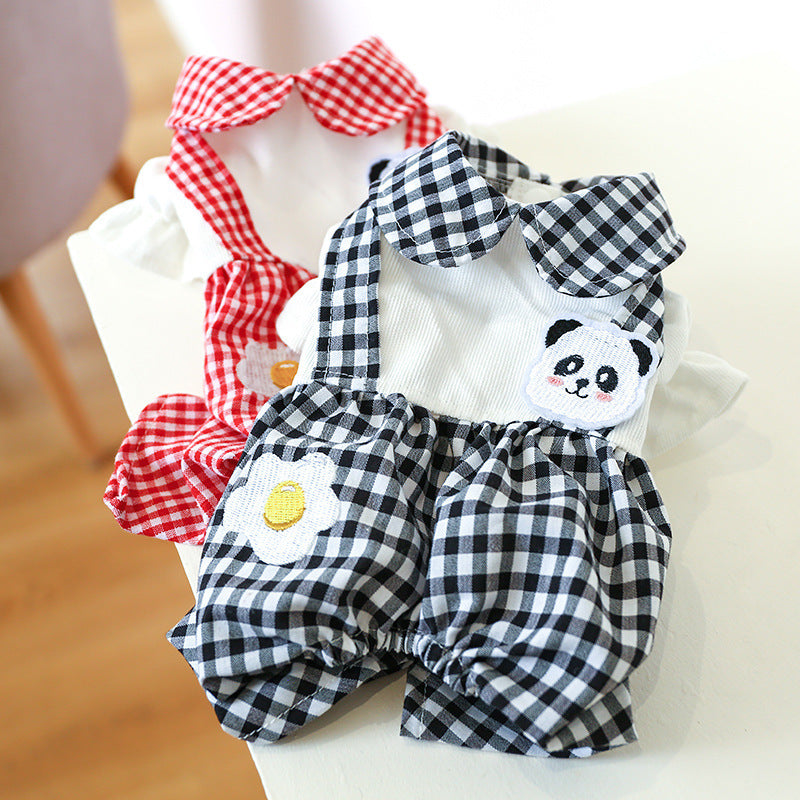Vestito a quadri per cani con ricamo panda, morbido e caldo, perfetto per l’inverno. Disponibile in diverse taglie per cani piccoli e medi.