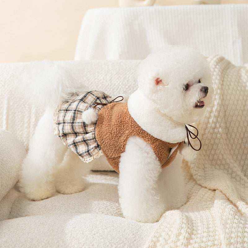Vestito per cani "Teddy Bear" in pile con sciarpina e fiocco – disponibile in bianco e marrone

