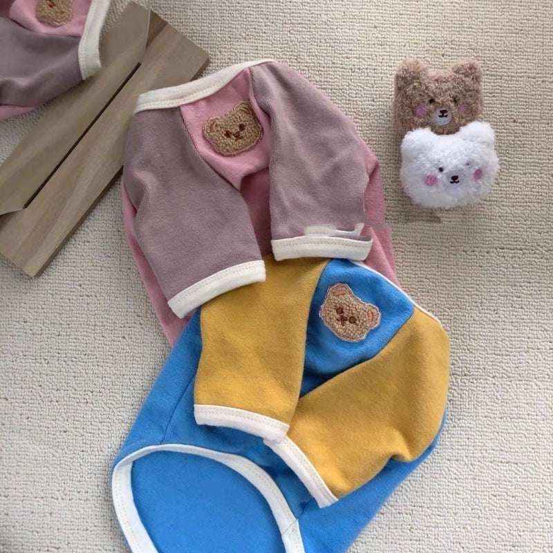 Maglietta per cani con orsetti colorati – Morbida e divertente