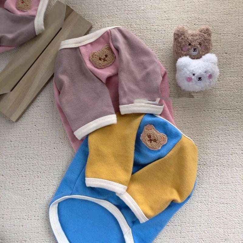 Maglietta per cani con orsetti colorati – Morbida e divertente