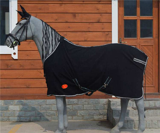 Cappotto Impermeabile per Cavalli – Protezione Totale e Comfort in Ogni Stagione