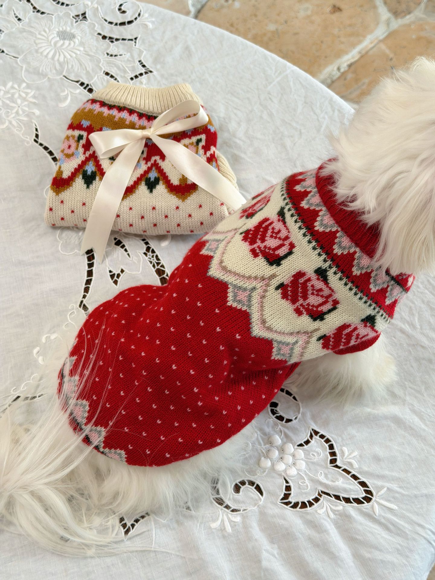 Hund- och katttröja med blomsterbroderier - Mjuk akryl