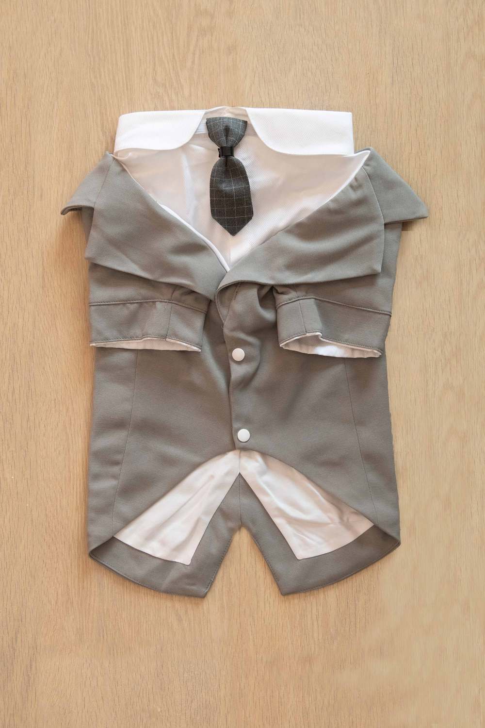 犬用エレガントなタキシードスーツ - ジャケットとネクタイ