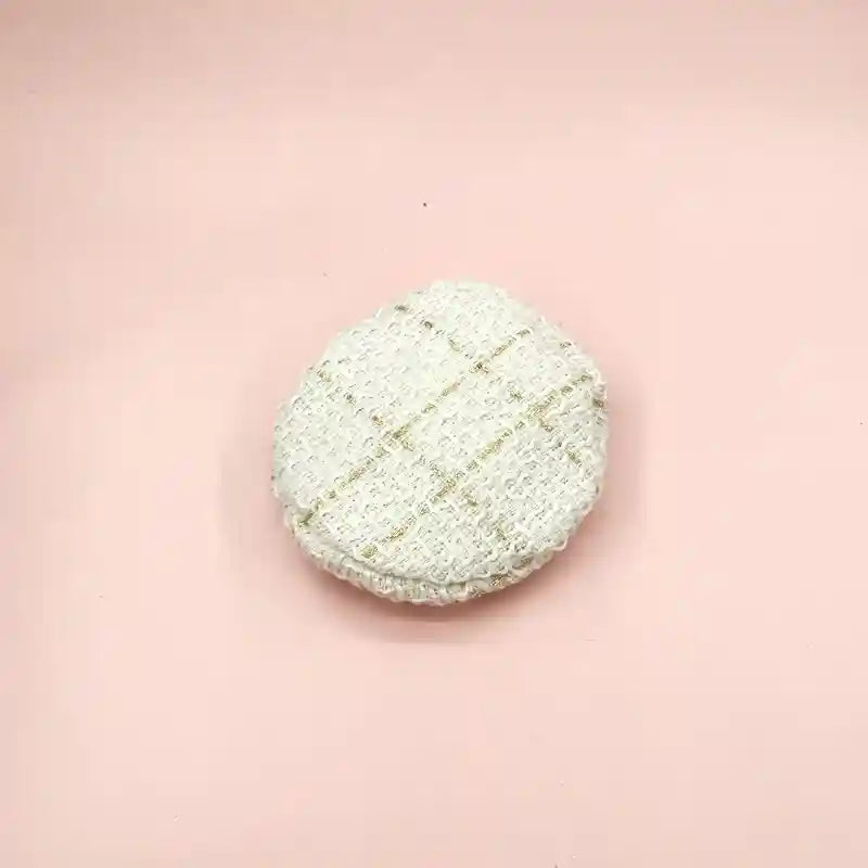 帽子またはリボン付きのエレガントな猫用ドレス