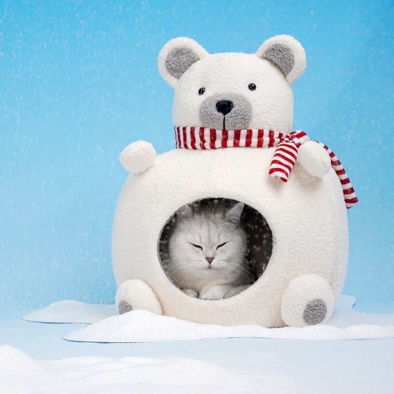 Cuccia per Gatti a Forma di Orsetto Bianco con Sciarpa e Cappello