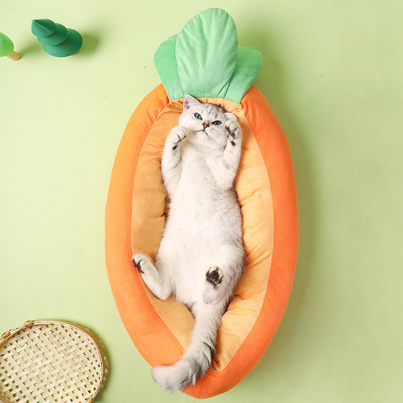Carrot-shaped dog and cat bed "Bunny"