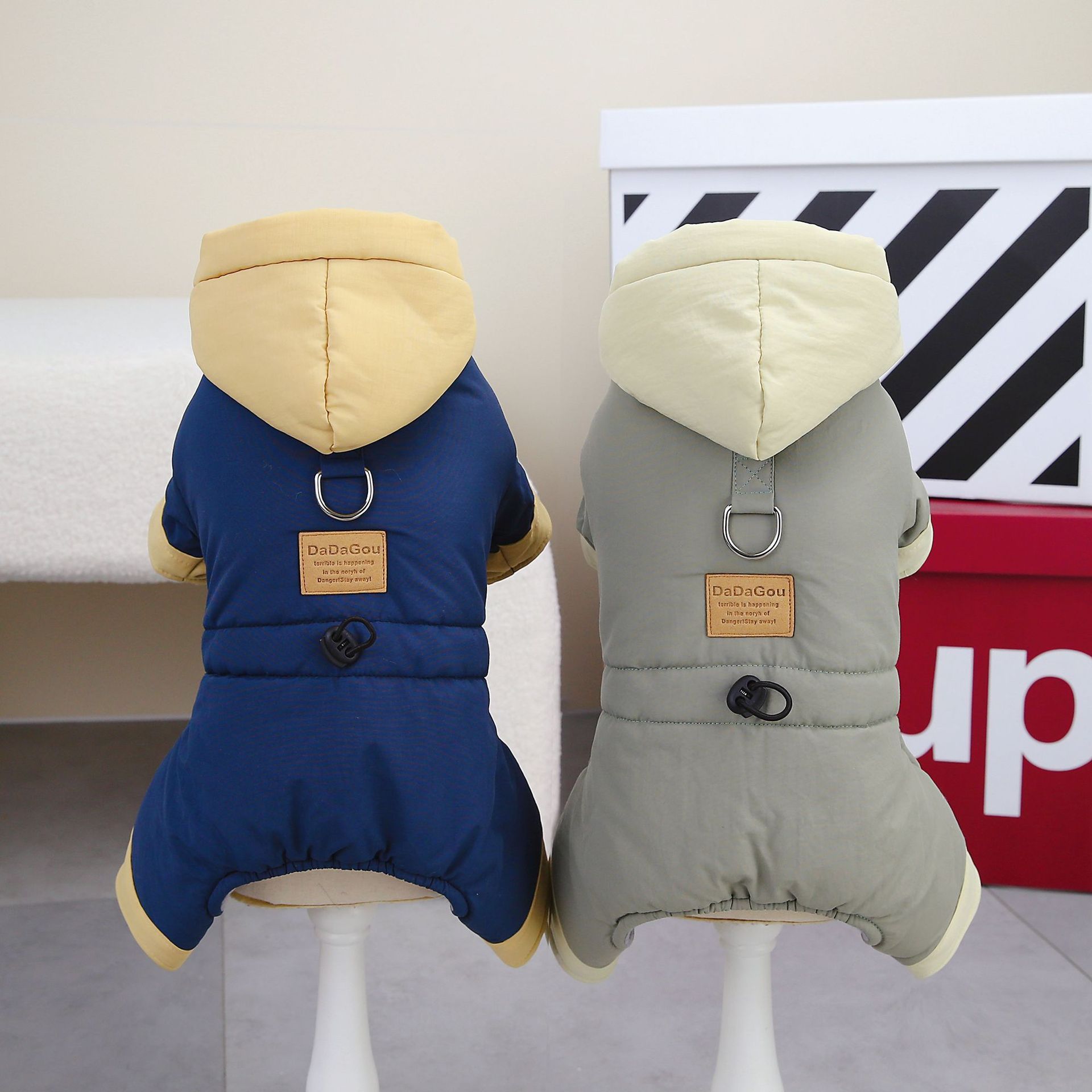 "Dadagou" Dog Fleece Coat with Hood and Button Closure ❄️