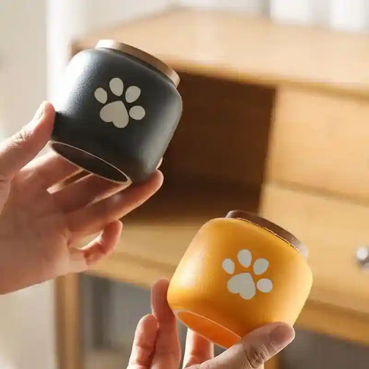 Urna Ceneraria per Cani e Gatti in Ceramica con Zampa by null