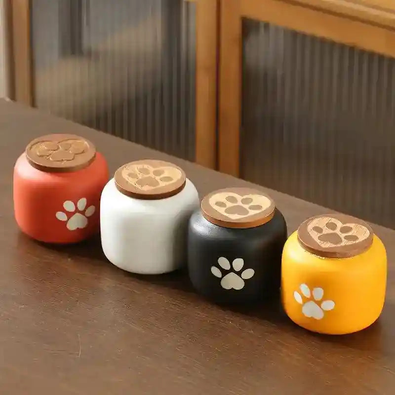 Urna Ceneraria per Cani e Gatti in Ceramica con Zampa by null
