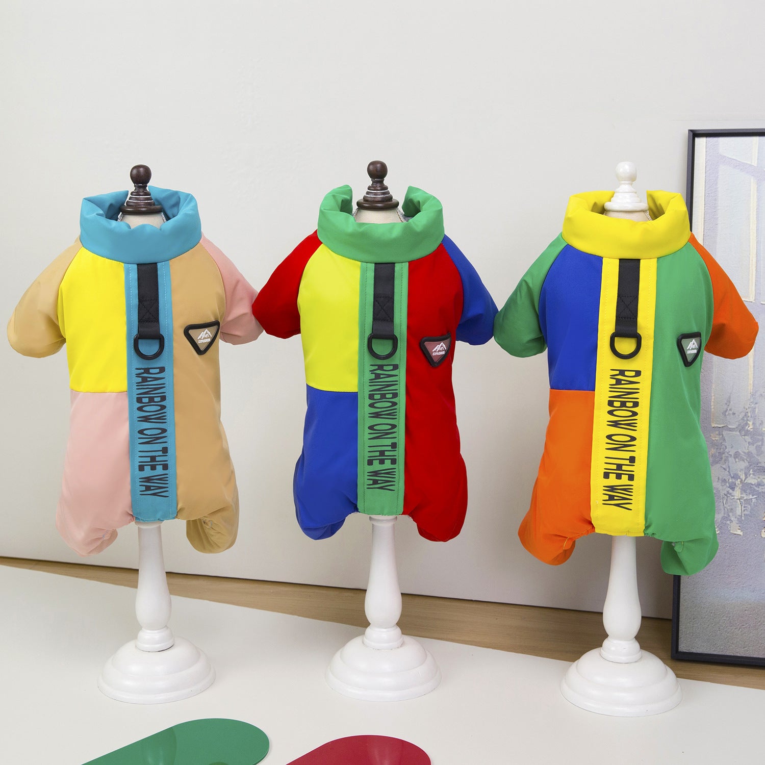 Abrigo impermeable para perros con patas - Rainbow