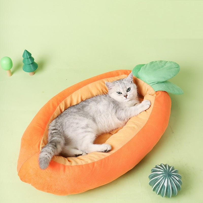 Carrot-shaped dog and cat bed "Bunny"